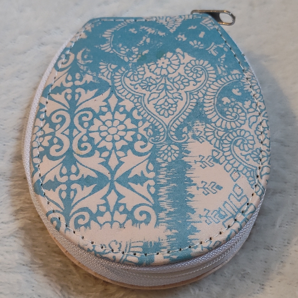 Blue and White Patterned Coin Purse